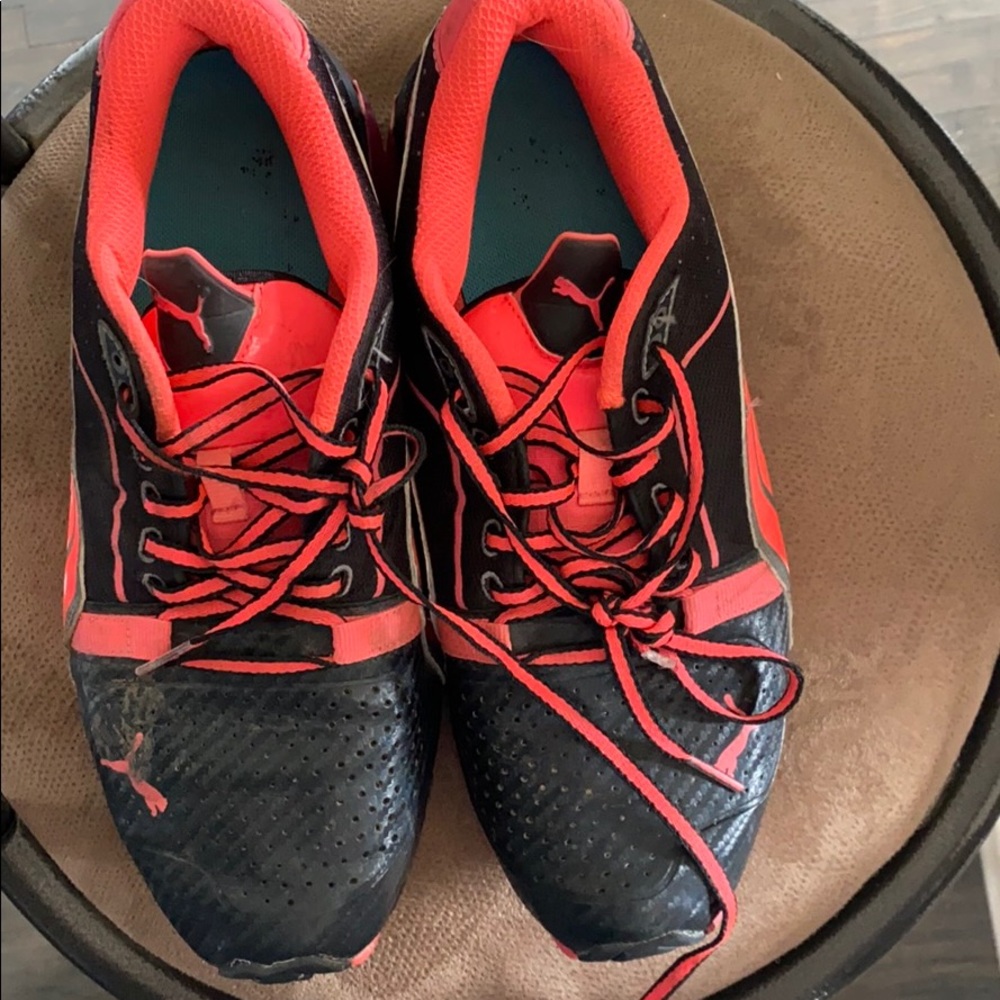 Pump tennis shoes